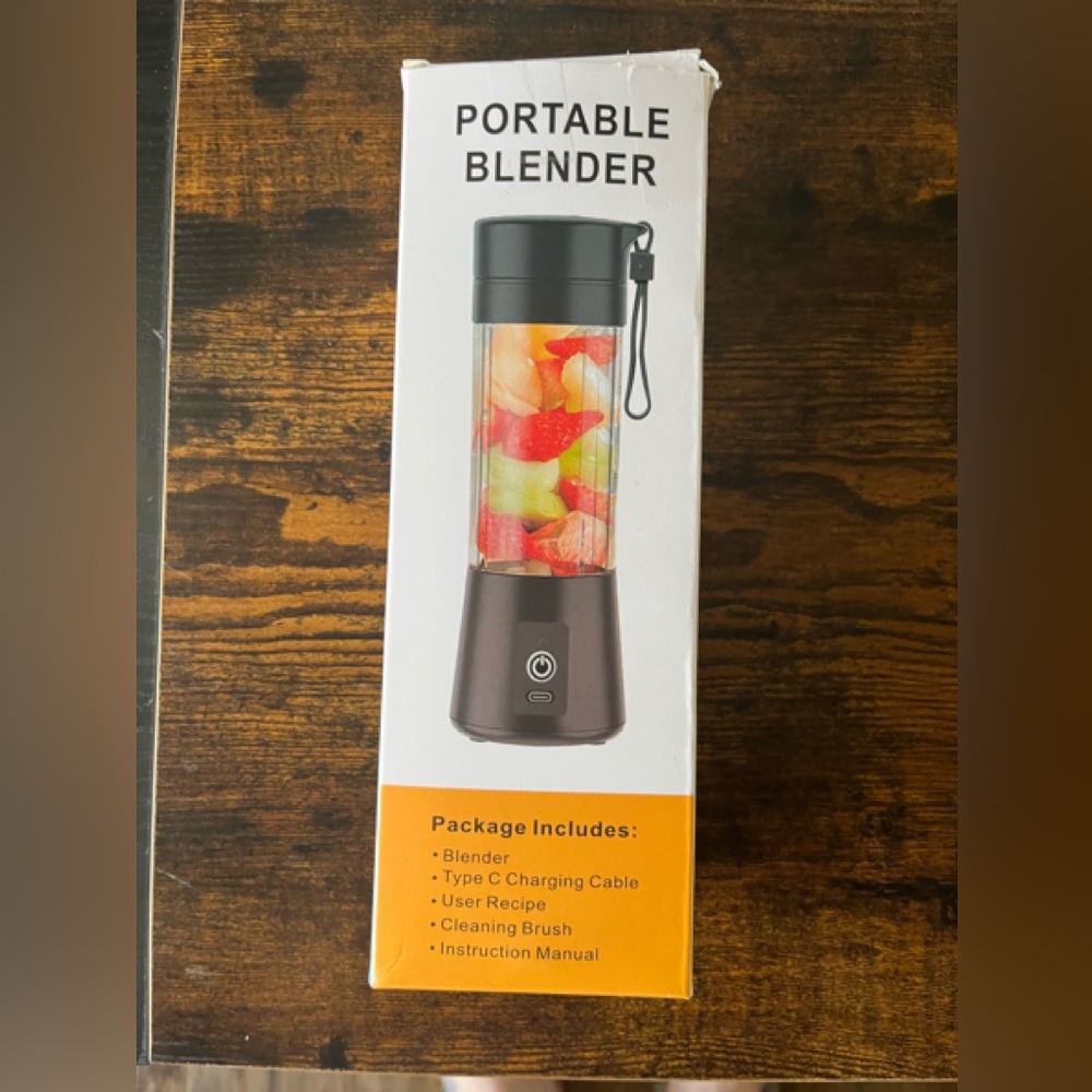 Like new: Compact Black Blender with Travel-Friendly Design